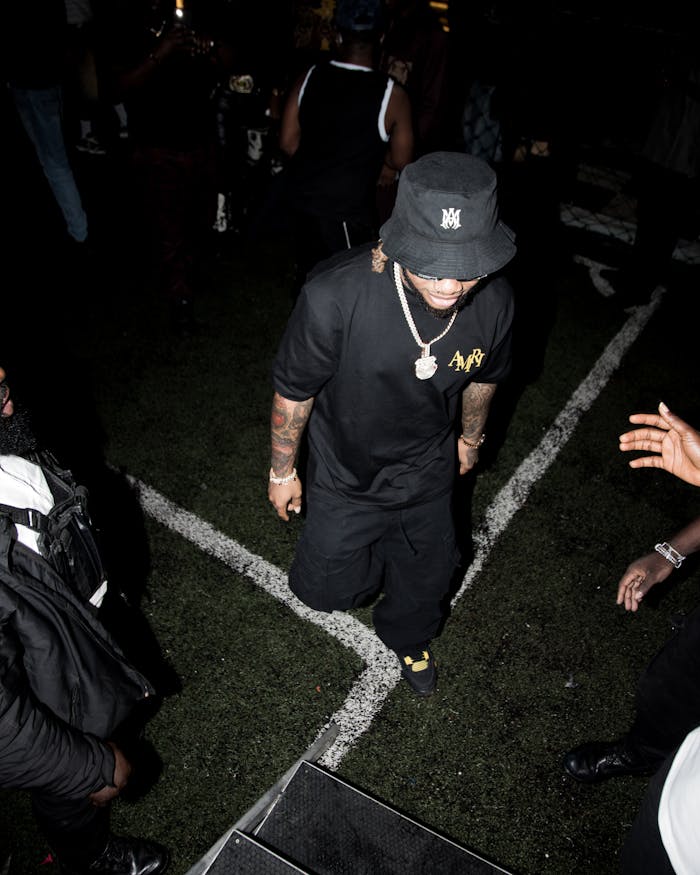 creative night-party-scene-with-stylish-attendee-33331821